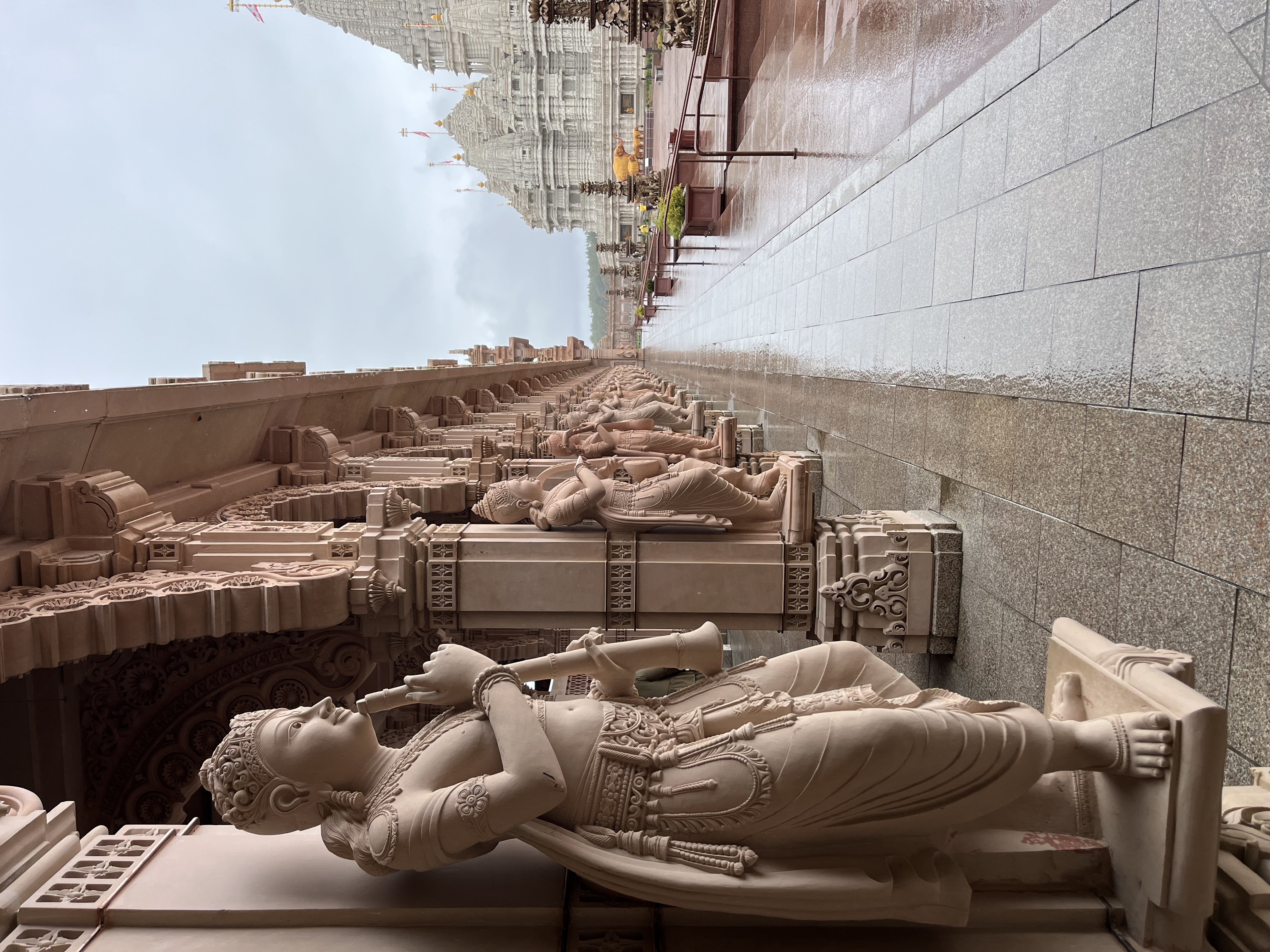Corridor columns, decorated with statues.