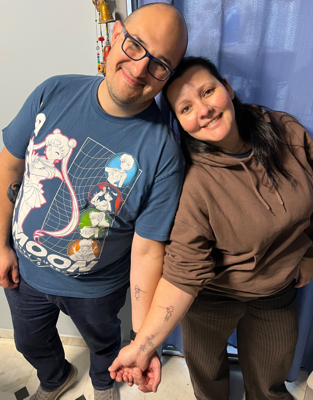 Paula y yo, con nuestros tatuajes de hermanos.