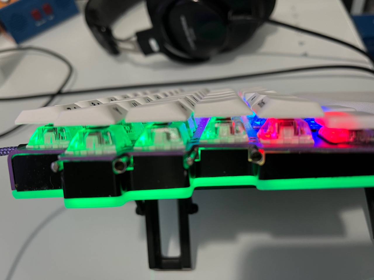 Side picture of a purple Dygma Raise keyboard, with low profile keycaps.